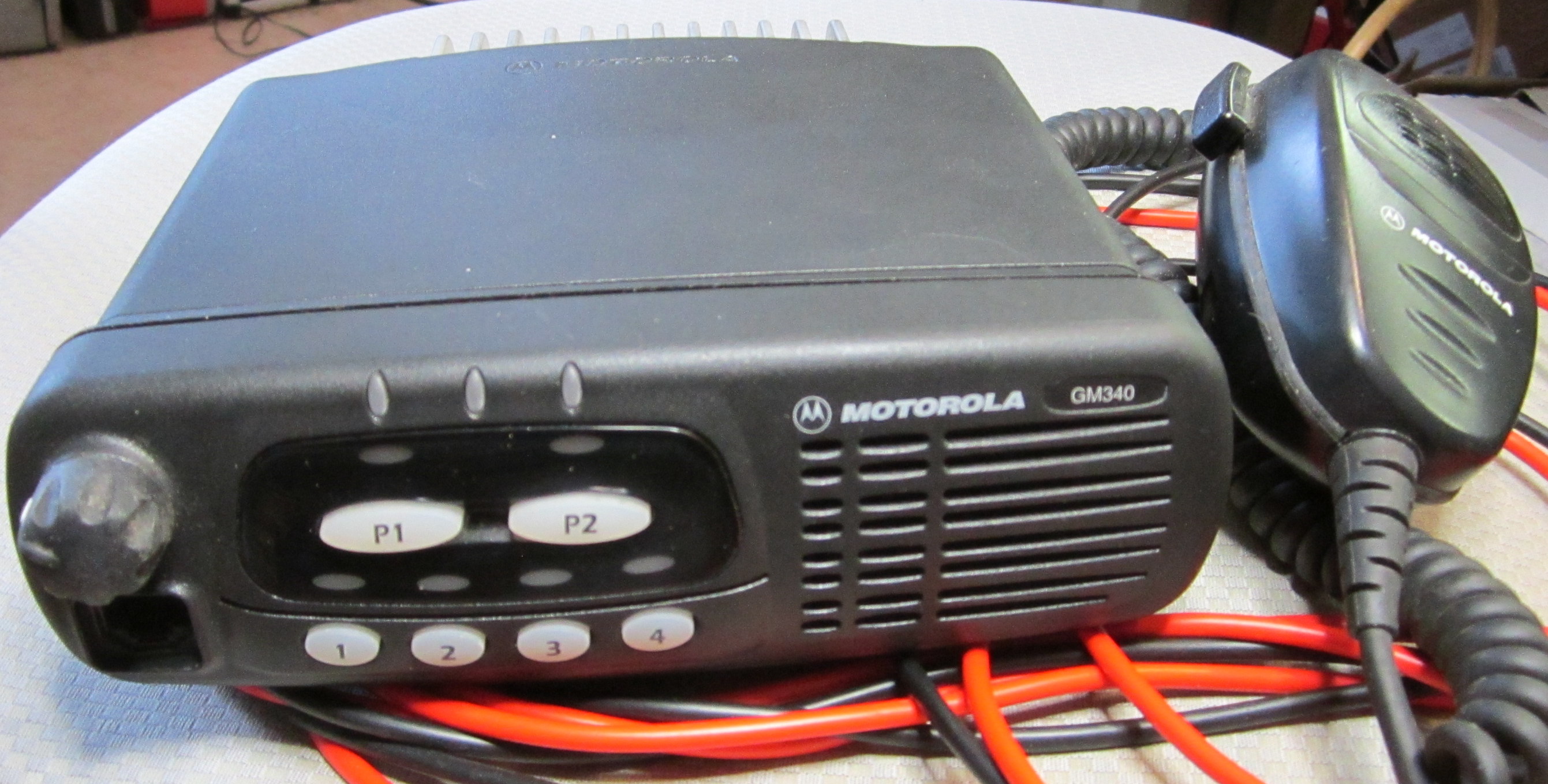Motorola GM340 403-470MHz 4 kanavainen radiopuhelin ohjelmoituna